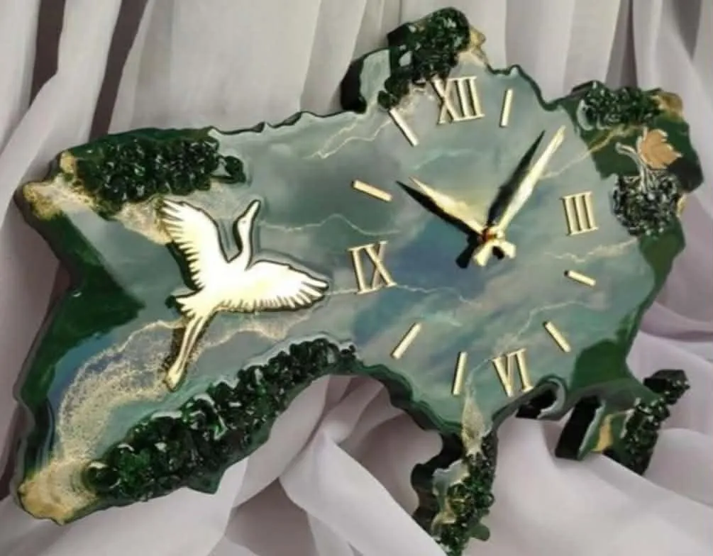 Geode Resin Map Clock (16 Inches)